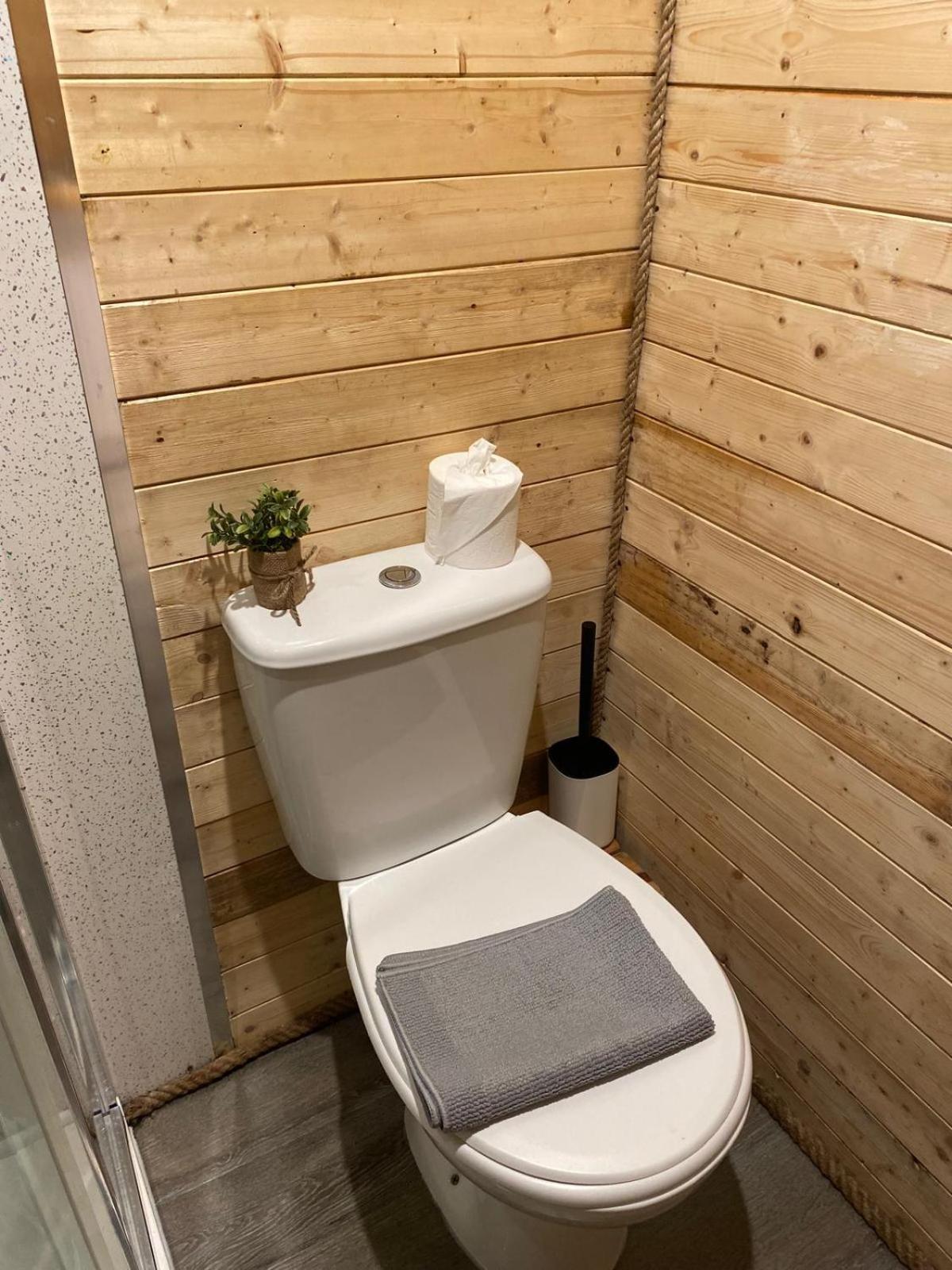 Crabmill Glamping Bewdley Hotel Екстериор снимка